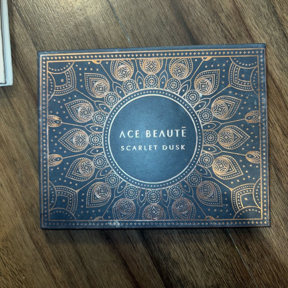 Ace beaute scarlet dusk eyeshadow palette